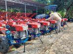 20250304-RATUSAN-ALSINTAN-TERPARKIR.jpg
