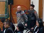 Teddy-Minahasa-sebelum-sidang-pembacaan-vonis-di-PN-di-Jakarta-Barat-Selasa-952023.jpg