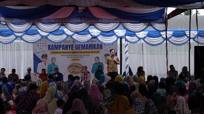 Bupati HST, H Aulia Oktafiandi saat mengkampanyekan Gemarikan di Desa Kayu Rabah, HST