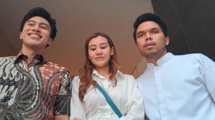 Aaliyah Massaid, Thariq Halilintar, dan kuasa hukumnya, Sangun Ragahdo Yosodiningrat.