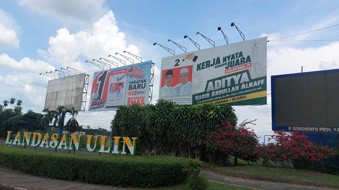 Alat peraga kampanye Lisa Halaby-Wartono dan Aditya Mufti Ariffin-Said Abdullah terpampang di kawasan Landasan Ulin, Banjarbaru, Rabu (6/11/2024).