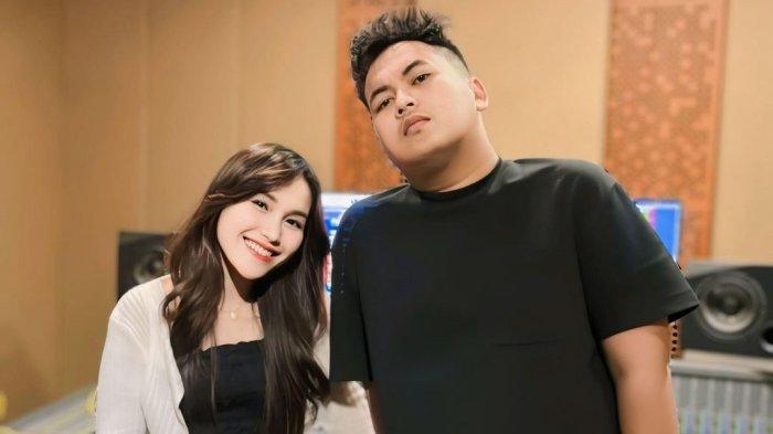 Tetiba Ayu Ting Ting Ganteng Vicky Prasetyo, Ajak Keluar Zona Nyaman