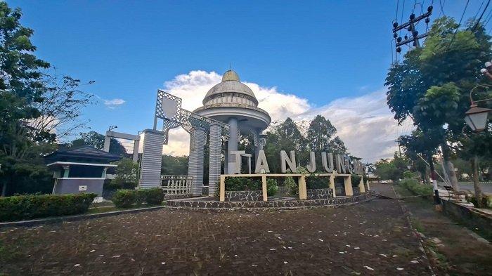 TANJUNG BERSINAR PARK - Bagian depan dari RTH Tanjung Bersinar Park yang berada di Mabuun, Kecamatan Murung Pudak, Kabupaten Tabalong, Jumat (30/5/2025).