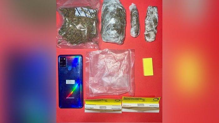 Barbuk ganja yang diamankan dari tersangka KZ, Selasa (7/11) malam.