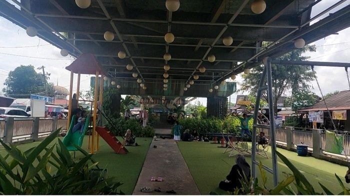 TAMAN RAMAH ANAK- Beberapa dekorasi dan fasilitas taman RPTRA Banua Anyar perlu ada peremajaan supaya kembali bagus dan lebih menarik lagi.