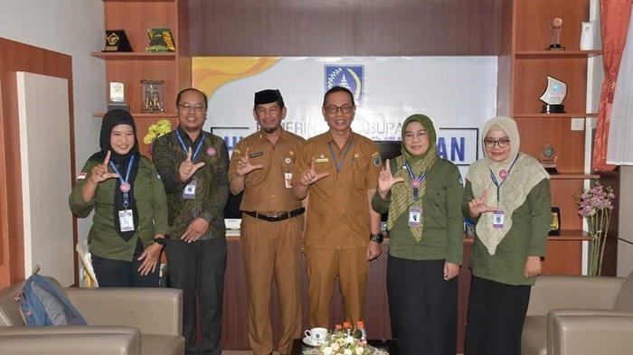 Berfoto bersama usai pertemuan