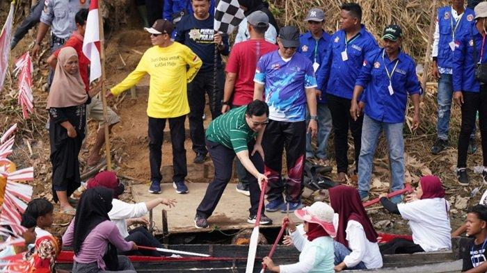 Bupati HST, H Aulia Oktafiandi saat Buka Bupati Cup Lomba Bakayuh Jukung