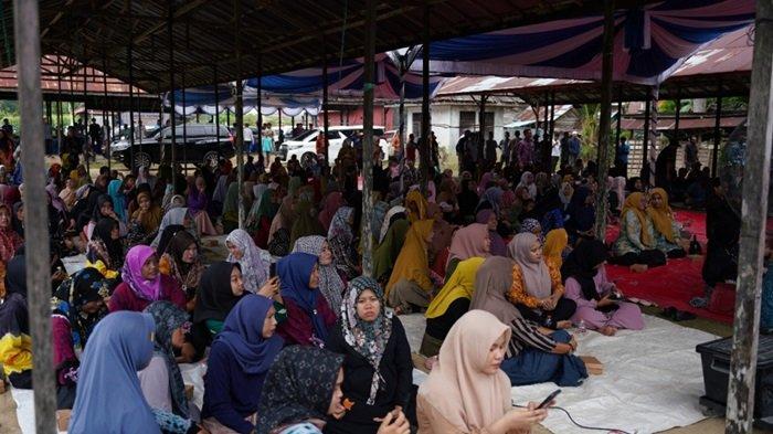 Bupati HST, H Aulia Oktafiandi saat mengkampanyekan Gemarikan di Desa Kayu Rabah, HST