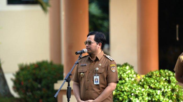 Bupati HST, H Aulia Oktafiandi saat pimpin apel gabungan di Lingkungan Pemerintah Kabupaten HST, bertempat di Halaman Kantor Bupati HST, Senin (12_08_2024) kemarin.