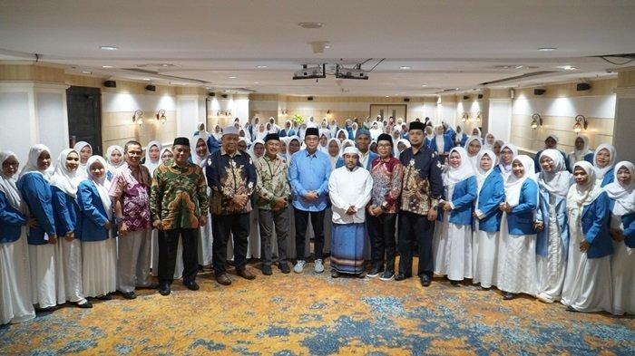 Calon Bupati Tanah Bumbu Andi Rudi Latif membuka kegiatan bimbingan teknis Muatan Lokal Pendidikan Al-Qur'an Metode Tilawah bagi guru PAUD.