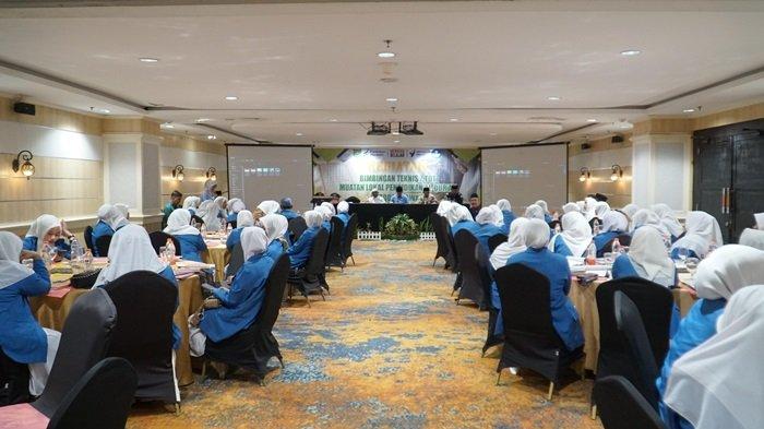 Calon Bupati Tanah Bumbu Andi Rudi Latif membuka kegiatan bimbingan teknis Muatan Lokal Pendidikan Al-Qur'an Metode Tilawah bagi guru PAUD.