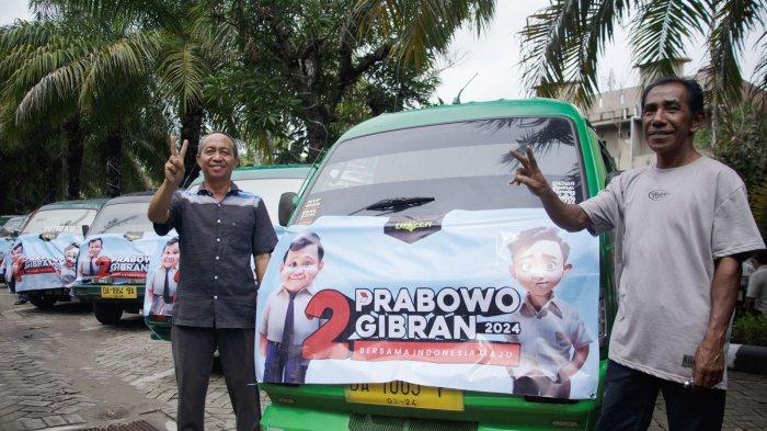 Calon Presiden Prabowo Subianto dijadwalkan mendarat pukul 13.30, Wita Sabtu (30/1/2024) antusias warga ingin bertemu dan menyapa calon presiden nomor urut 2 nampak terlihat.