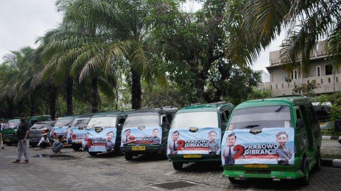 Calon Presiden Prabowo Subianto dijadwalkan mendarat pukul 13.30, Wita Sabtu (30/1/2024) antusias warga ingin bertemu dan menyapa calon presiden nomor urut 2 nampak terlihat.