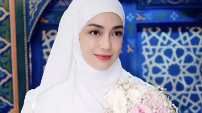 Empat Mata dengan Umi Pipik, Momen Sebelum Celine Evangelista Mualaf