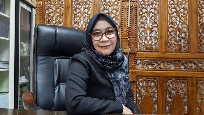 Direktur Politala Dr Hj Mufrida Zein SAg MPd