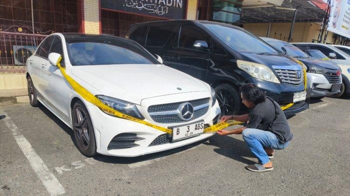 Dua Mobil mewah milik FN yang kembali disita oleh penyidik Ditreskrim Polda Kalsel