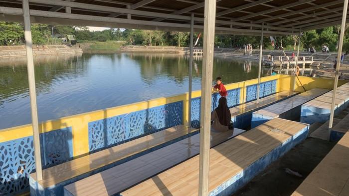 EMBUNG-Hampir setiap hari ramai didatangi pengunjung, berekreasi di Embung Sidodadri Banjarbaru tak perlu mengeluarkan bayak biaya. Wisata Kalsel: Tak Perlu Bayar Mahal, Rekreasi di Embung Sidodadi Banjarbaru Murah Meriah.
