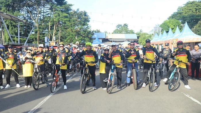 Event Gowes Bersama di Lapangan Lambung Mangkurat Kandangan.