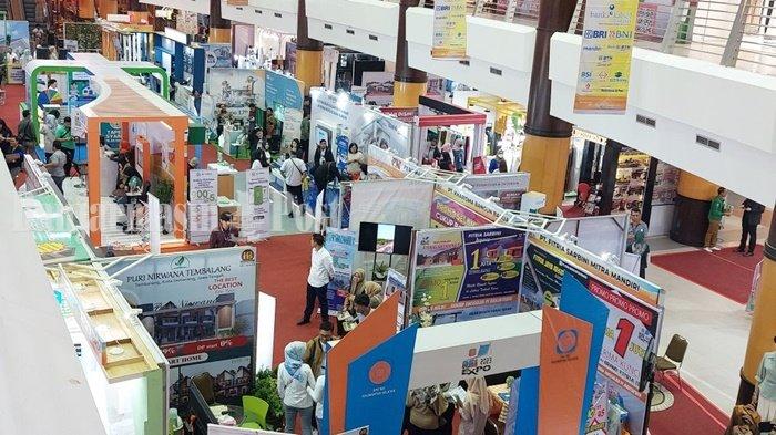 Stan Perumahan di Expo RE di Duta Mall, Kota Banjarmasin, Kalimantan Selatan, berlangsung mulai 27 September hingga 1 Oktober 2023.