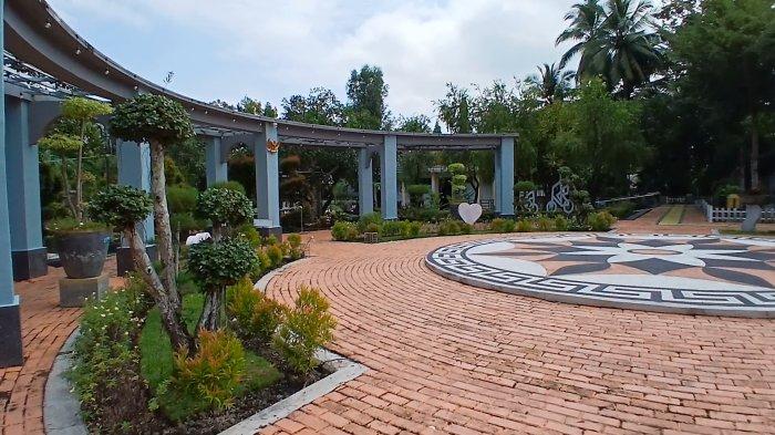 BERAGAM FASILITAS - Fasilitas di Taman Palidangan Sehati Kota Kandangan dari ruang terbuka, taman yang sejuk dan area bersantai.