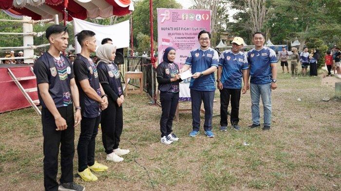 Fighting Championship Bupati HST Cup di Lapangan Dwi Warna, Kota Barabai, Kabupaten Hulu Sungai Tengah, Provinsi Kalimantan Selatan, Sabtu (19/8/2023).