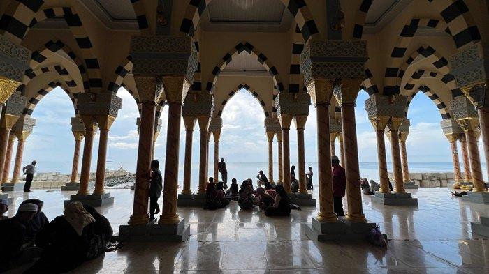 Penampakan Kubah Pagatan di Kecamatan Kusan Hilr, Kabupaten Tanahbumbu usai direnovasi, Minggu (17/11/2024).