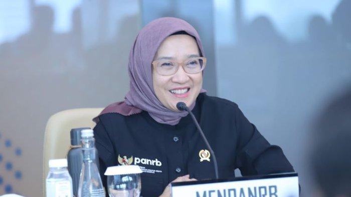Menteri Pendayagunaan Aparatur Negara dan Reformasi Birokrasi (Menpan RB) Rini Widyantini dalam rapat dengan Menkomdigi Meutya Viada Hafid di Jakarta, Selasa (4/2/2025).