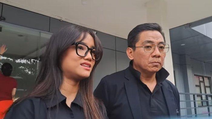 Fuji dan pengacaranya. 