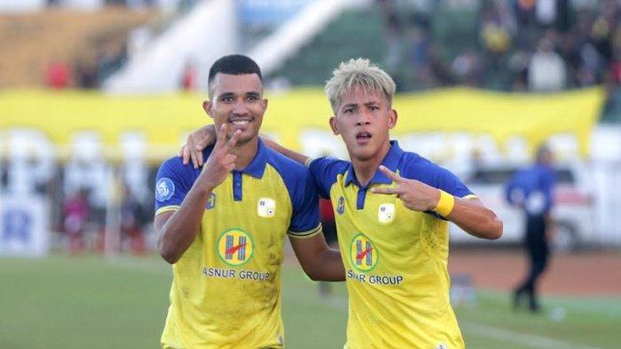 Gustavo Tocantins dan Eksel Runtukahu pencetak gol barito Putera. Di laga Barito Putera vs Dewa United skor akhir 2-1.