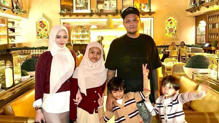 BUKBER BARENG VIRGOUN - Inara Rusli dan Virgoun bersatu di momen buka puasa bersama, foto dicapture 16 Maret 2025.