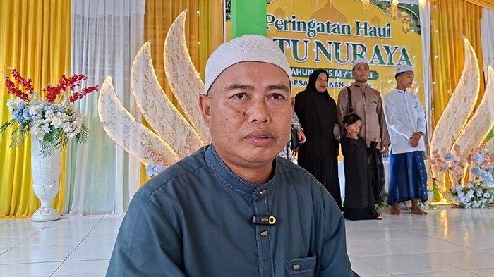 JURU PELIHARA-Abdul Majid, Juru Pelihara Makam Datu Nuraya Tapin. Wisata Kalsel: Ini Karomah Datu Nuraya, Ulama yang Selalu Diziarahi Ribuan Orang di Tapin