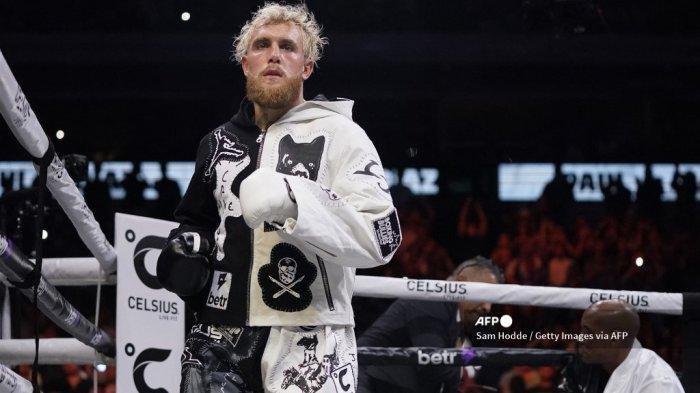 Jake Paul saat memasuki ring sebelum melawan Nate Diaz di ajang tinju dunia yang digelar di American Airlines Center, 5 Agustus 2023 di Dallas, Texas. Jadwal tinju dunia Jake Paul vs Andre August digelar Sabtu (16/12/2023).
