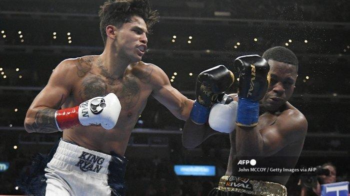 Ryan Garcia mengalahkan Javier Fortuna di ronde keempat di pertarungan kelas Ringan Super di Crypto.com Arena pada 16 Juli 2022 di Los Angeles, Amerika Serikat. John McCoy/Getty Images/AFP
Ryan Garcia mengalahkan Javier Fortuna di ronde keempat di pertarungan kelas Ringan Super di Crypto.com Arena pada 16 Juli 2022 di Los Angeles, Amerika Serikat. Jadwal tinju dunia, Minggu (3/12/2023) akan menyuguhkan duel antara Ryan Garcia vs Oscar Duarte di kelas welter.