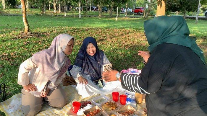 (KEBUN RAYA BANUA - Kebun Raya Banua yang berlokasi di kawasan Perkantoran Pemerintah Provinsi Kalimantan Selatan, masuk wilayah Kelurahan Palam, Kecamatan Cempaka, Kota Banjarbaru bisa menjadi tempat pilihan.