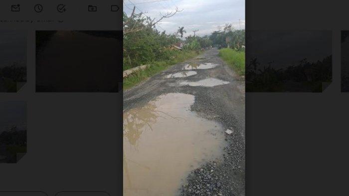 Jalan Utama di Lokserapang Pelaihari Jadi Kubangan dan Becek, Guru