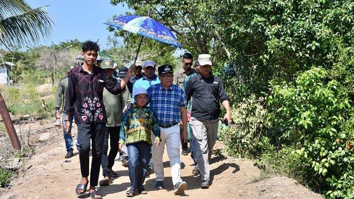 KUNJUNGAN KERJA - Penjabat (Pj) Bupati Kapuas, Erlin Hardi, melakukan Kunjungan Kerja (Kunker) ke Desa Palampai, Kecamatan Kapuas Kuala, Kabupaten Kapuas, Sabtu (27/7/2024).