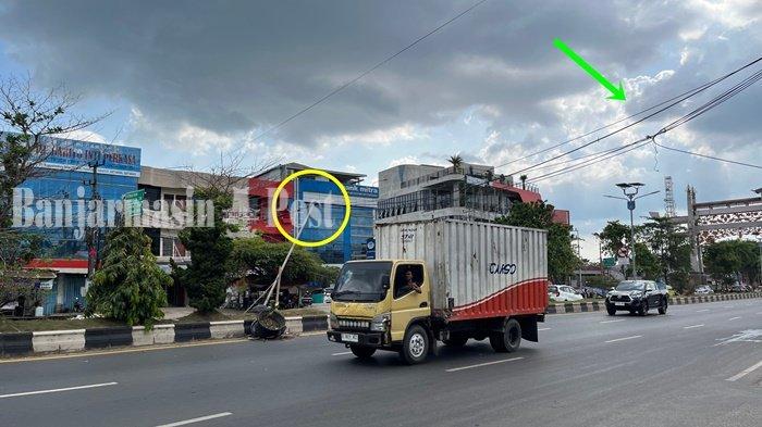 Kabel Menjuntai di Jalan Raya Batas Kota Banjarmasin, PLN Kalsel ...