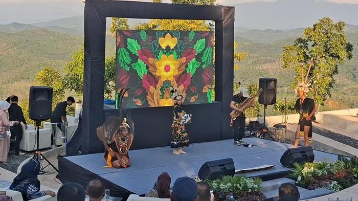TEMPAT PERTUNJUKAN-Kalsel Park di Tahura Sultan Adam, Mandiangin dilengkapi Amfiteater atau tempat pertunjukan terbuka berkapasitas 150 orang. 