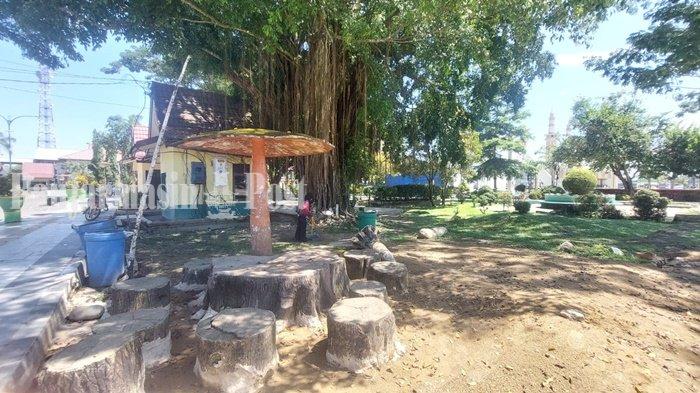 Kawasan teduh di Taman Giat Kota Tanjung menyediakan tempat duduk untuk pengunjung.