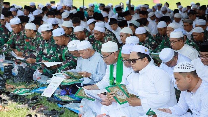 Kegiatan Barito Kuala Mengaji di Lapangan 5 Desember Marabahan, Batola diikuti ribuan peserta.