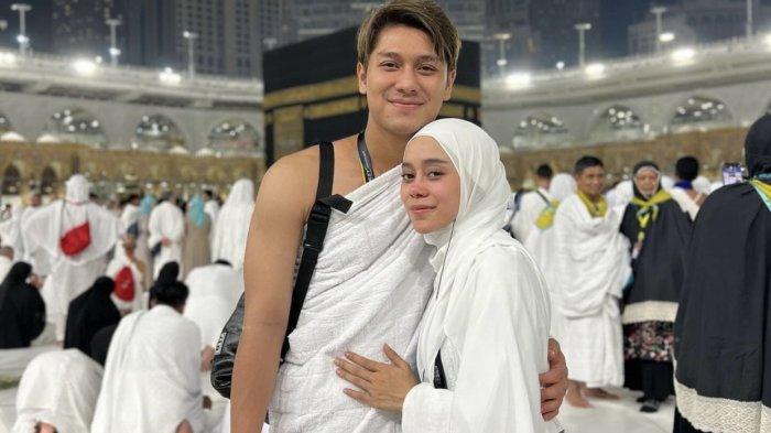 Lesti Kejora dan Rizky Billar menjalankan ibadah umrah.