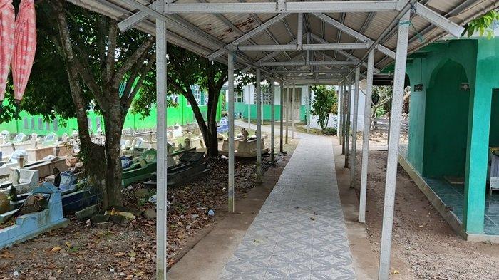 MAKAM-Berbagai fasilitas kini telah tersedia di kompleks Makam Datu Suban untuk menunjang kenyamanan pengunjung di Desa Tandui, Kecamatan Tapin Selatan, Kabupaten Tapin, Minggu (9/3/2025).