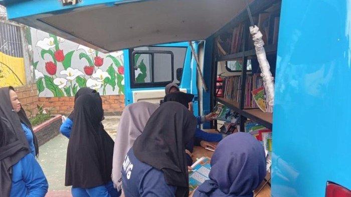Mobil pusling milik Dispersip Provinsi Kalimantan Selatan (Kalsel) menyasar Lapas Perempuan Kelas IIA Martapura, di Kabupaten Banjar.