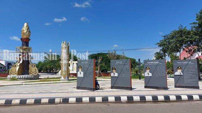 Monumen nama kepala daerah di Tabalong hiasi sisi Taman Giat Tanjung.