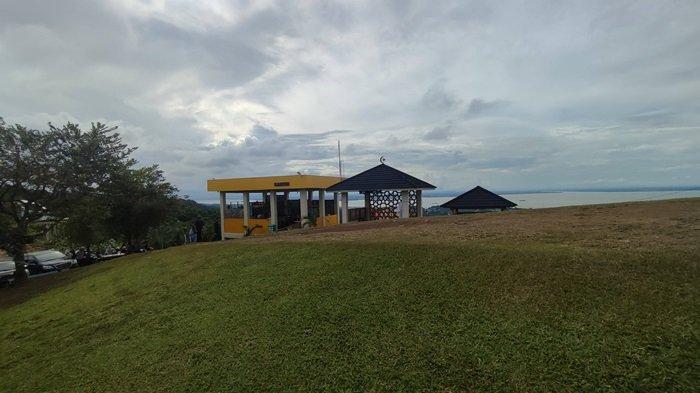 Mulai dibuka 2021 silam, daya tarik Wisata Bukit Mamake masih kuat dan jadi tujuan wisatawan yang datang ke Kabupaten Kotabaru.