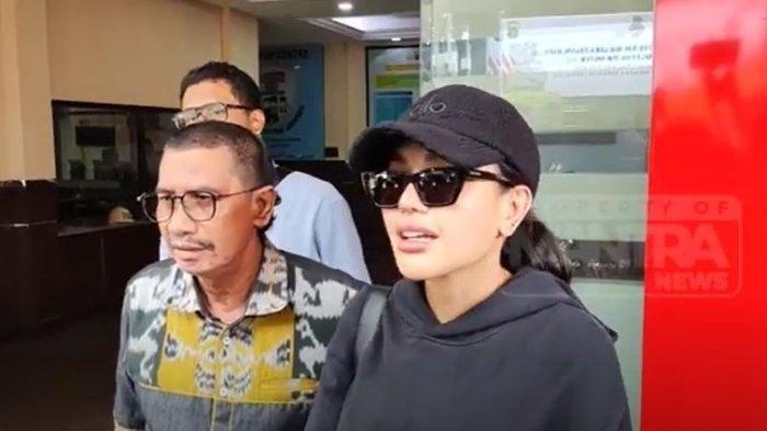 Nikita Mirzani di Polres Metro Jakarta Selatan.