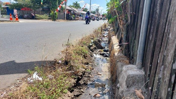 Normalisasi saluran hingga peninggakatan drainase, menjadi hal yang paling didamba-dambakan oleh warga Jalan Kebun Karet, Kelurahan Loktabat Utara, Kecamatan Banjarbaru Utara, Kota Banjarbaru, Kalsel.