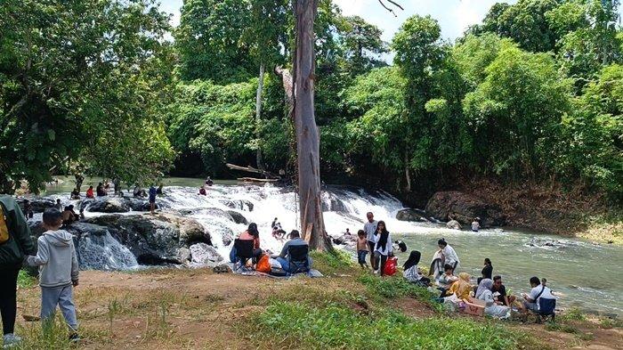 Suasana Objek Wisata Jeram Alam Roh 17 di Desa Rantau Bujur Kecamatan Aranio, Kabupaten Banjar, Kalimantan Selatan.