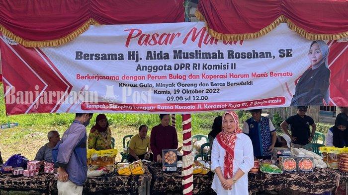 Warga Pengambangan Banjarmasin Bergantian Beli Beras dan Minyak Goreng