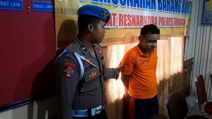 Pelaku saat berada di Polres Tarakan untuk mempertanggungjawabkan perbuatannya.